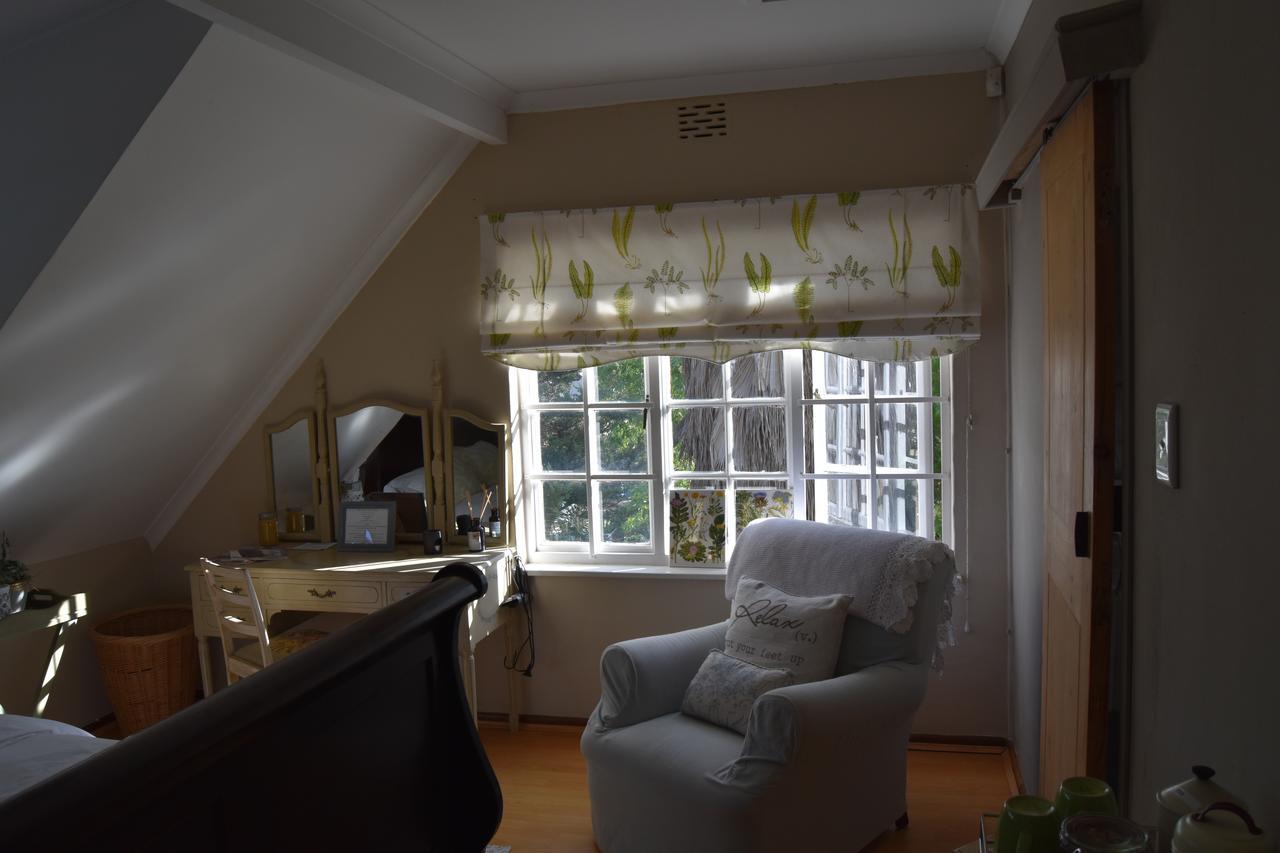 Almond Cottage Bed & Breakfast Somerset West Exterior foto