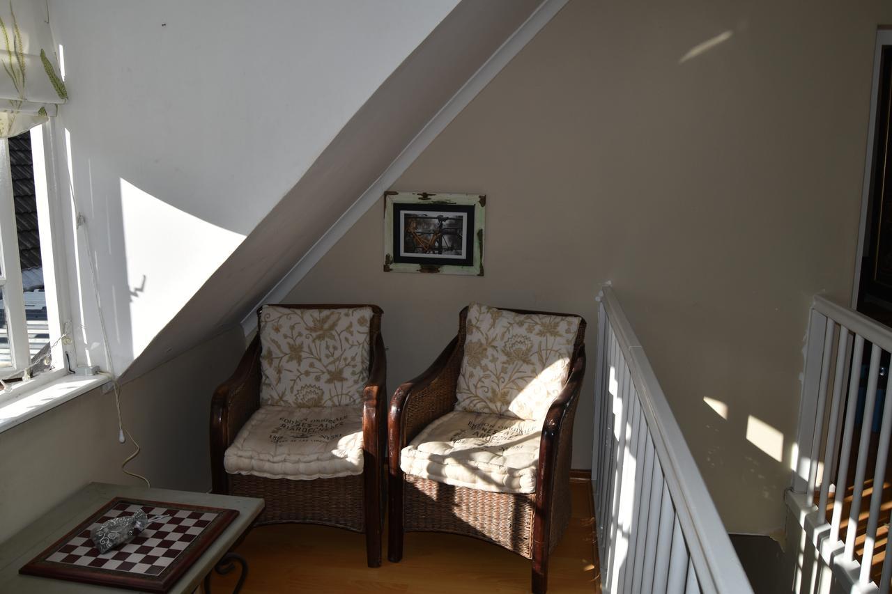 Almond Cottage Bed & Breakfast Somerset West Exterior foto