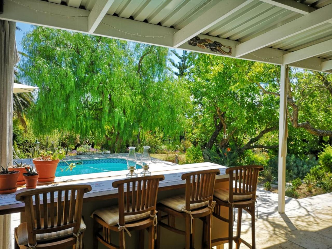 Almond Cottage Bed & Breakfast Somerset West Exterior foto