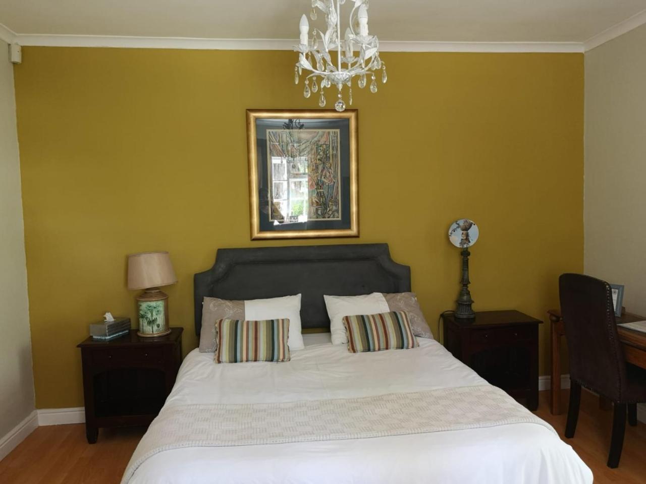 Almond Cottage Bed & Breakfast Somerset West Exterior foto