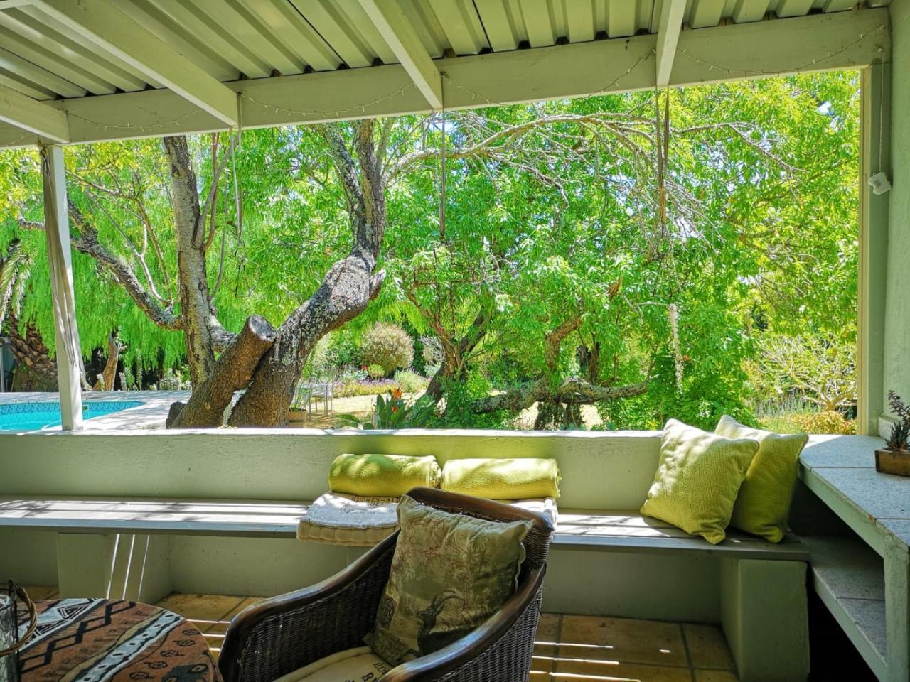 Almond Cottage Bed & Breakfast Somerset West Exterior foto