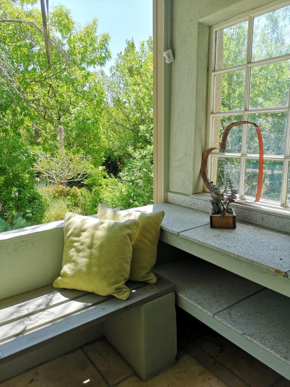 Almond Cottage Bed & Breakfast Somerset West Exterior foto