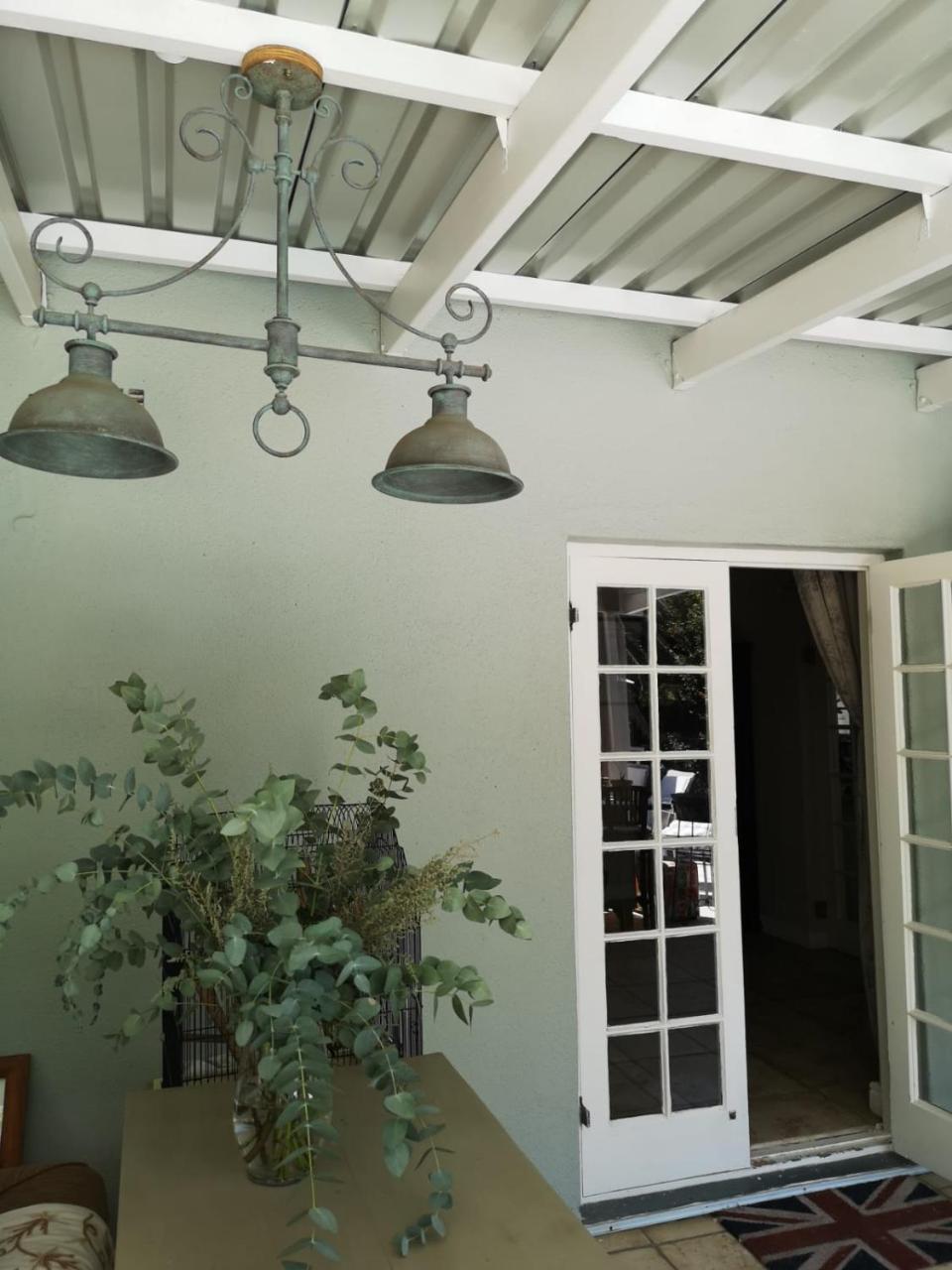 Almond Cottage Bed & Breakfast Somerset West Exterior foto