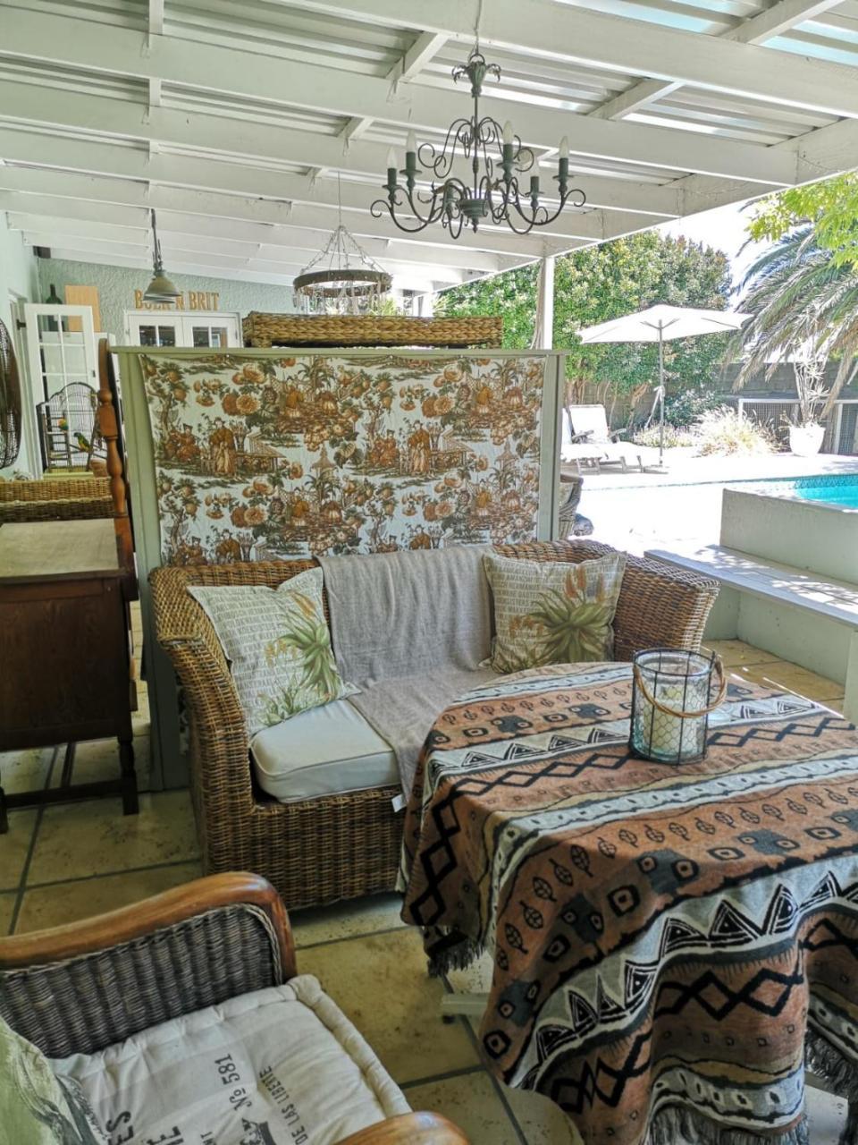 Almond Cottage Bed & Breakfast Somerset West Exterior foto