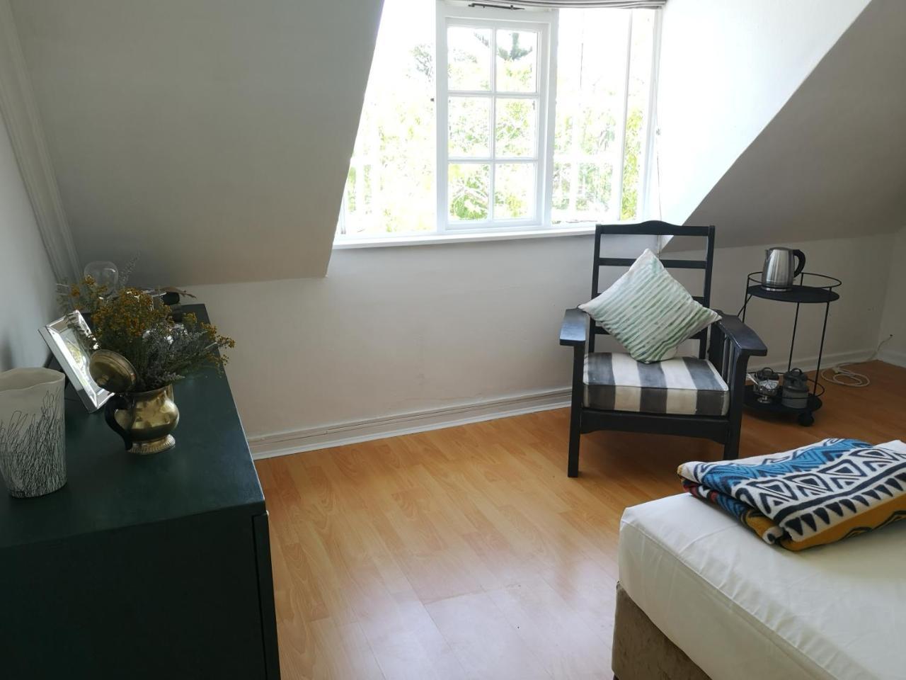 Almond Cottage Bed & Breakfast Somerset West Exterior foto
