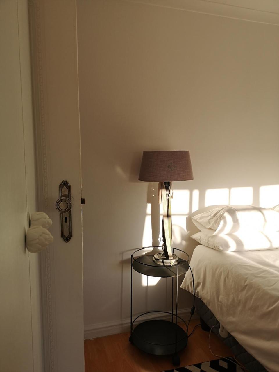 Almond Cottage Bed & Breakfast Somerset West Exterior foto